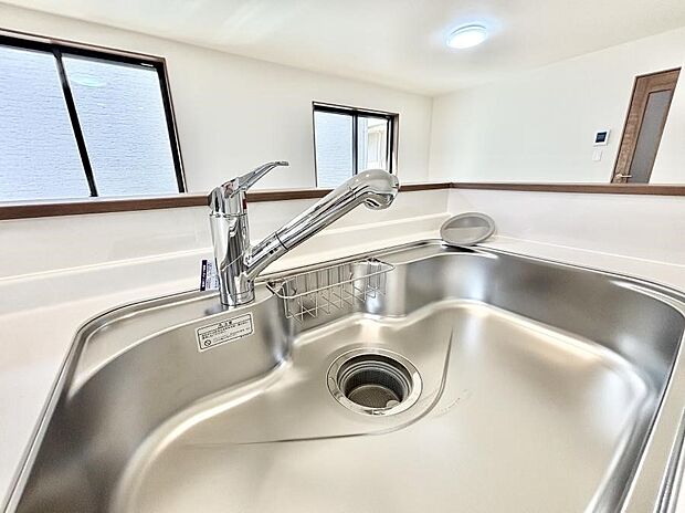 【その他設備(浄水器)】いつでも清潔なおいしいお水を。一つの水栓で水道水と浄水を使い分け。