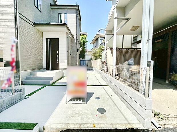 【駐車場】目の前が駐車場だと雨の日も大量にお買い物をした時も便利ですね