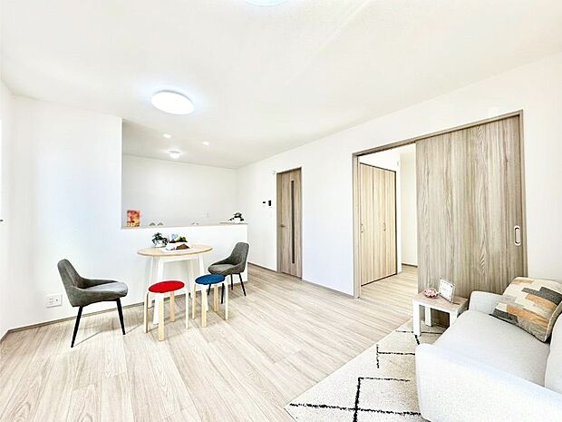 【リビングダイニング】落ち着いた雰囲気のＬＤＫは家族みんなの快適空間