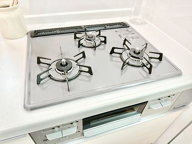 【その他設備(Ｓｉセンサーコンロ)】ガスコンロはＳｉセンサー搭載。火力調節や焦げ付き・消し忘れも防いでくれます。