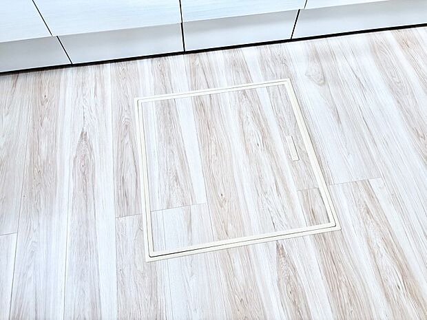 【その他設備(床下収納)】床下収納付き！日用品・非常用品の収納にも大活躍。