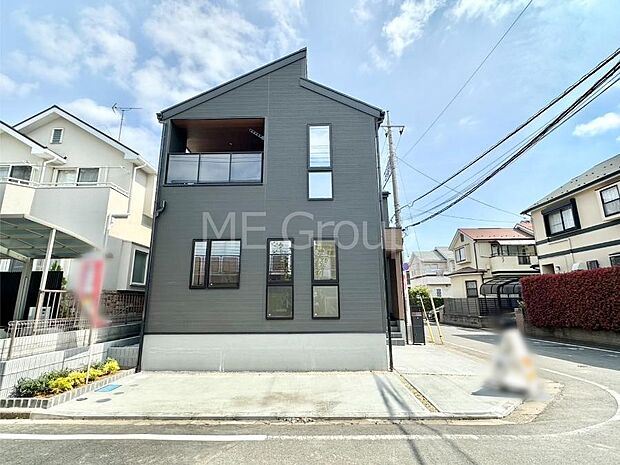 【現地外観写真】たっぷりの陽光と心地よい風が舞い込む住まい