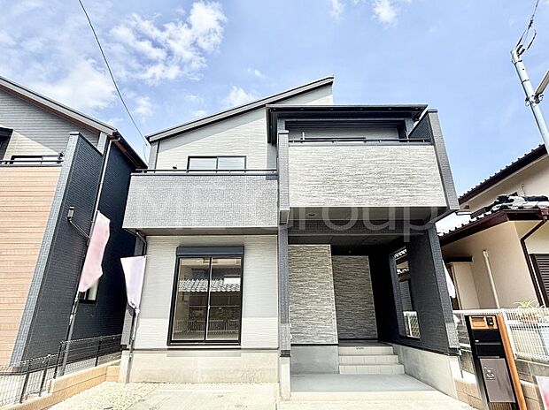 【現地外観写真】上質感あふれる外観デザイン。魅力の住まいを実現。 