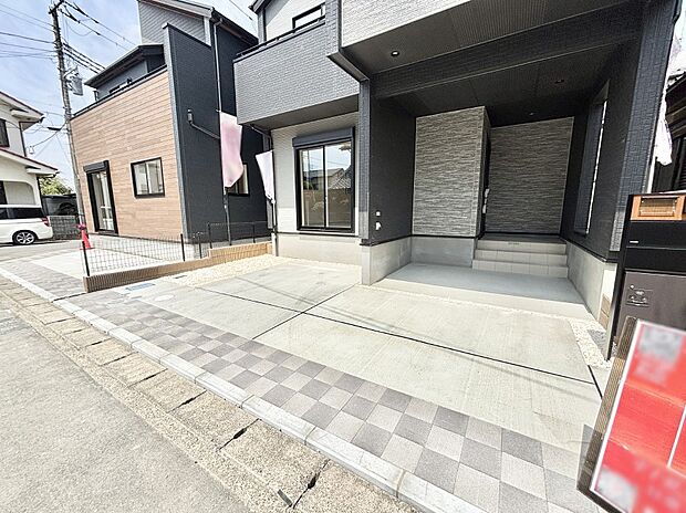 【駐車場】ビルトインタイプは大切なお車を傷や汚れから守ることができます。