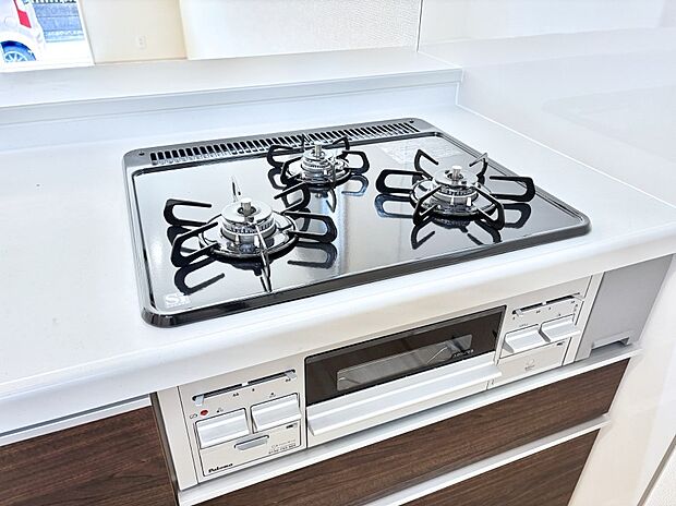 【その他設備(Ｓｉセンサーコンロ)】ガスコンロはＳｉセンサー搭載。火力調節や焦げ付き・消し忘れも防いでくれます。