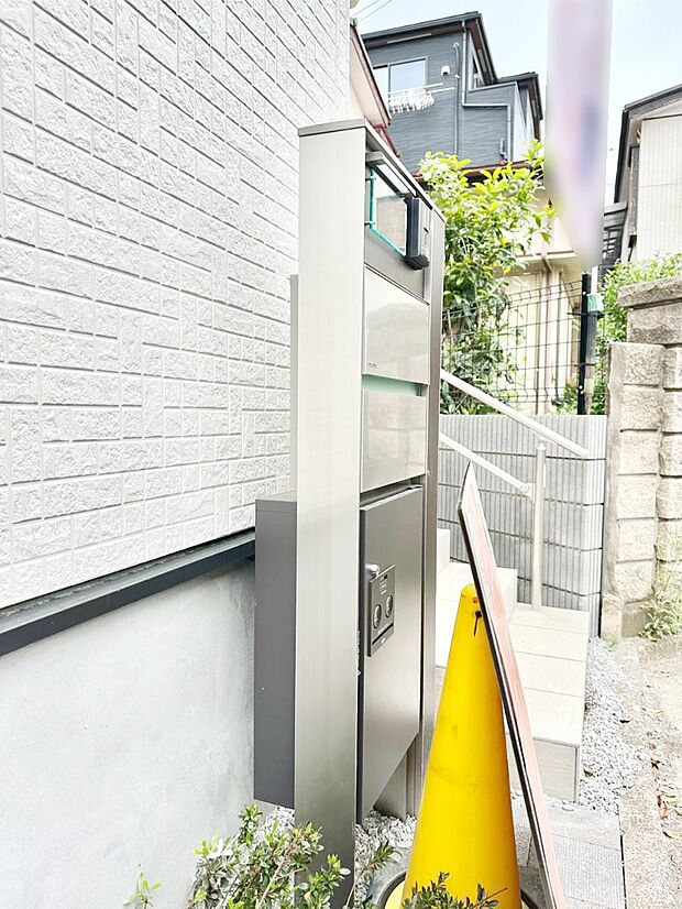 【その他現地】シンプルなデザインのポスト