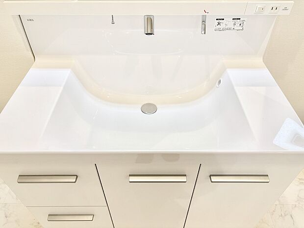 【その他設備(ハンドシャワー水栓)】ハンドシャワー付き！使いやすい洗面台。
