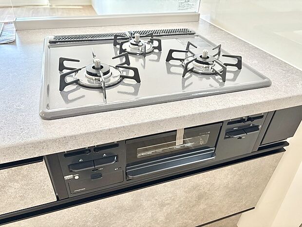 【その他設備(3口コンロ)】三口ガスコンロでお料理が一気にはかどりそう