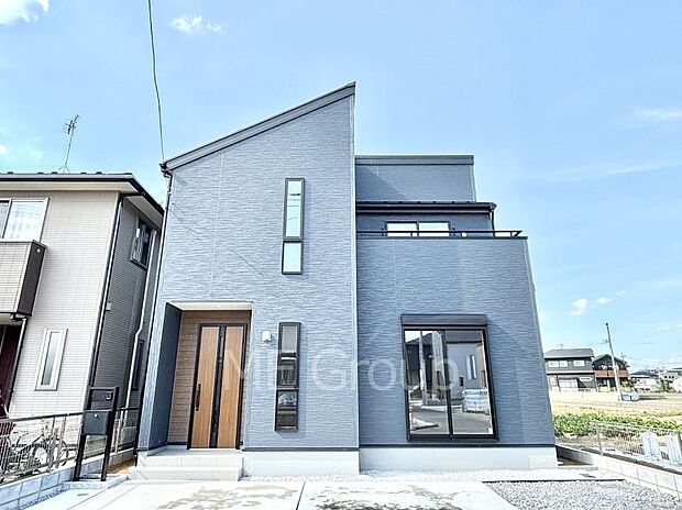 【現地外観写真】洗練された外観、上質な住空間が広がる室内は永く安心して過ごせる住居です。