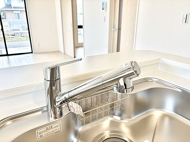 【その他設備(浄水器)】いつでも清潔なおいしいお水を。一つの水栓で水道水と浄水を使い分け。