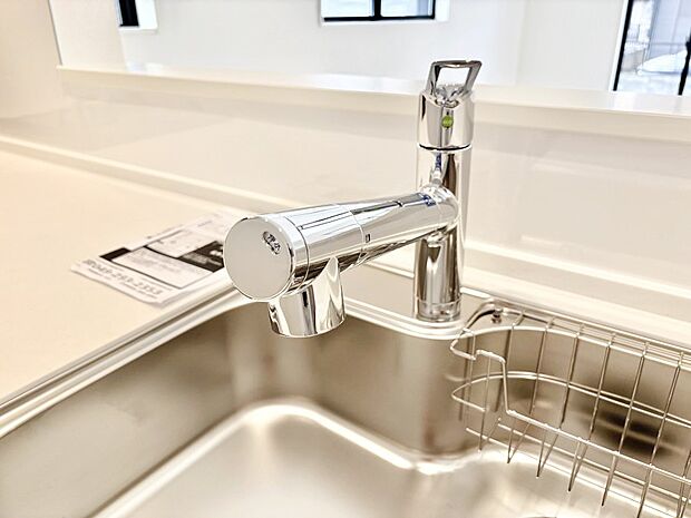 【その他設備(浄水器)】いつでも清潔なおいしいお水を。一つの水栓で水道水と浄水を使い分け。