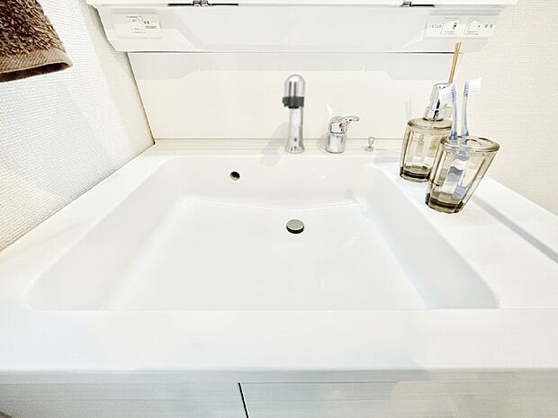 【その他設備(ハンドシャワー水栓)】ハンドシャワー付き！使いやすい洗面台。