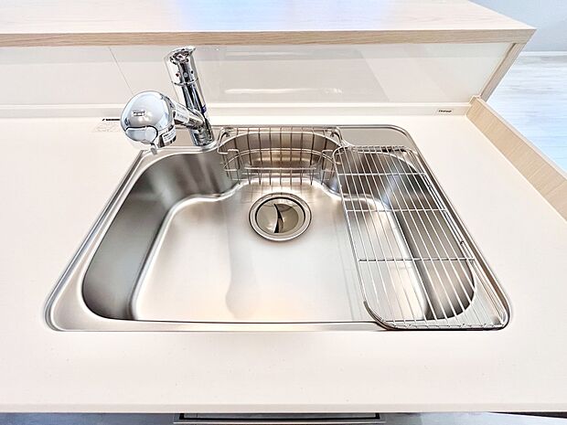 【その他設備(蛇口一体型浄水器)】いつでも清潔なおいしいお水を。一つの水栓で水道水と浄水を使い分け。