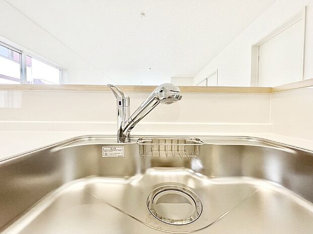 【その他設備(蛇口一体型浄水器)】いつでも清潔なおいしいお水を。一つの水栓で水道水と浄水を使い分け。