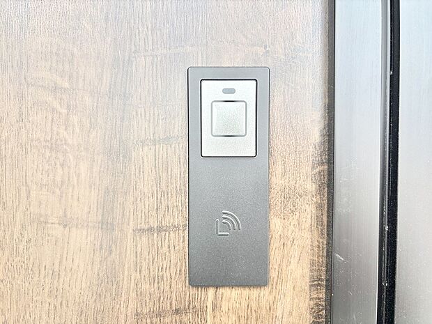 【玄関】ラクラク開錠！スマートコントロールキー。