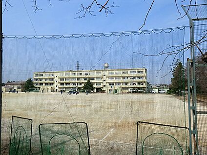 松戸市立栗ケ沢中学校 630m(8分)