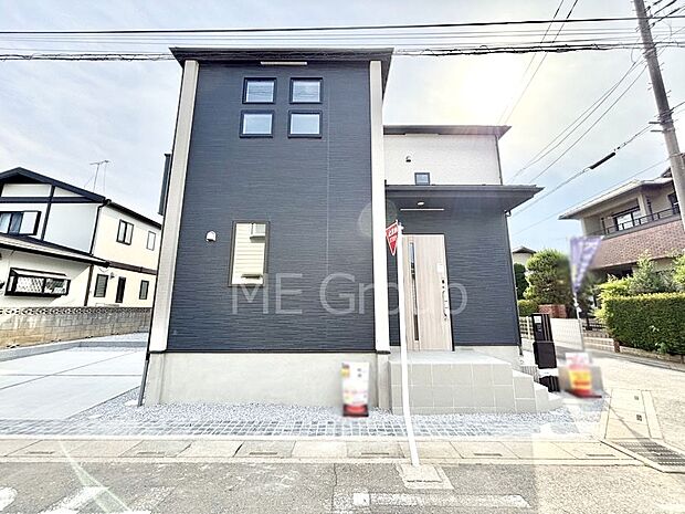 【現地外観写真】洗練された外観、上質な住空間が広がる室内は永く安心して過ごせる住居です。