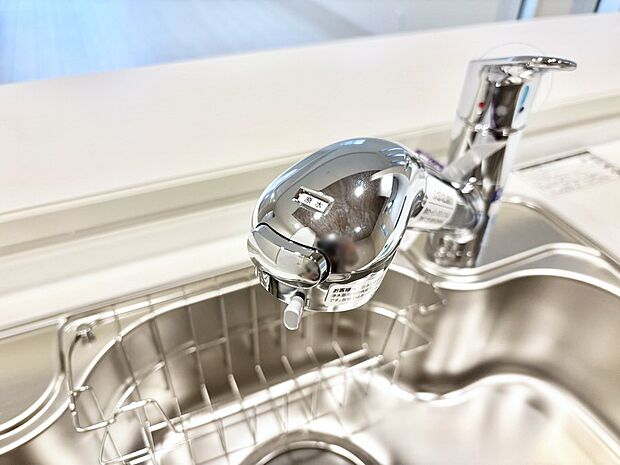 【その他設備(浄水器)】いつでも清潔なおいしいお水を。一つの水栓で水道水と浄水を使い分け。