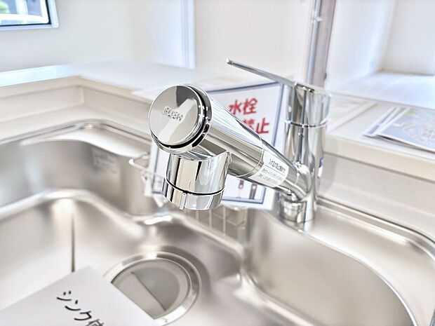 【その他設備(浄水器)】いつでも清潔なおいしいお水を。一つの水栓で水道水と浄水を使い分け。