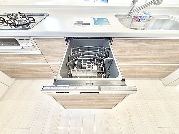 【その他設備(食洗機)】面倒なお片づけは食洗機にお任せ！家事の負担が減って、時間にも気持ちにもゆとりができます。