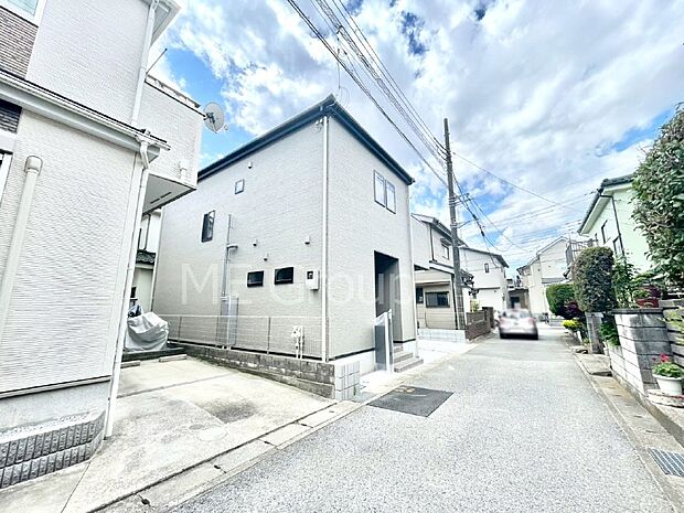 【前面道路含む現地写真】前面道路はきちんと整備されています