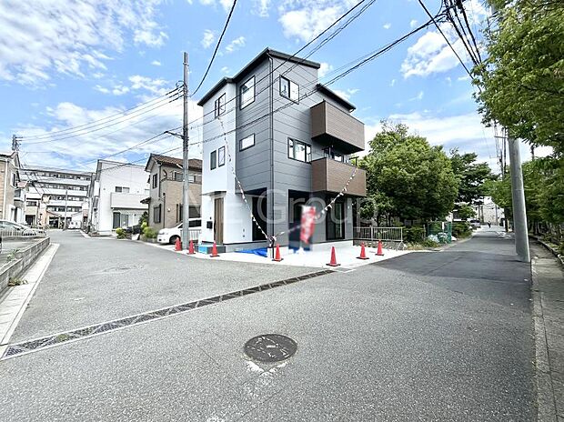 【前面道路含む現地写真】前面道路はきちんと整備されています  