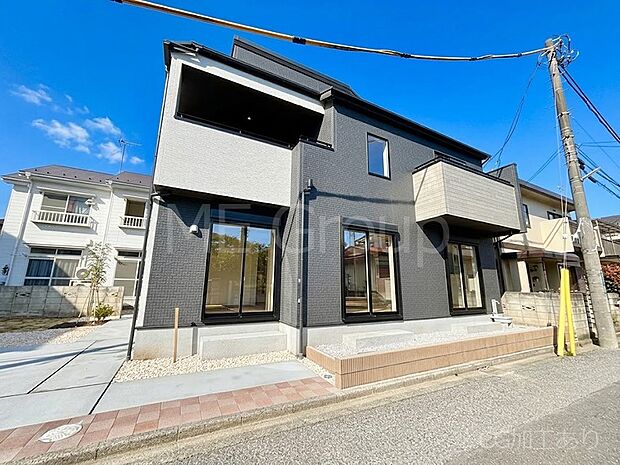 【現地外観写真】たっぷりの陽光と開放感に包まれる明るい住まい