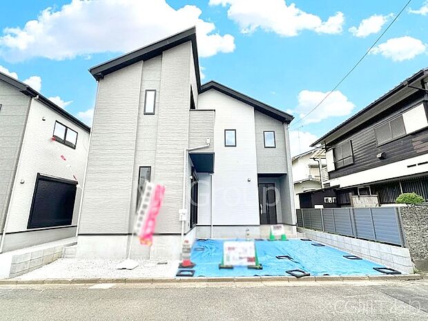 【現地外観写真】洗練された外観、上質な住空間が広がる室内は永く安心して過ごせる住居です。 