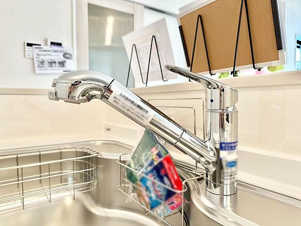 【その他設備(浄水器)】いつでも清潔なおいしいお水を。一つの水栓で水道水と浄水を使い分け。
