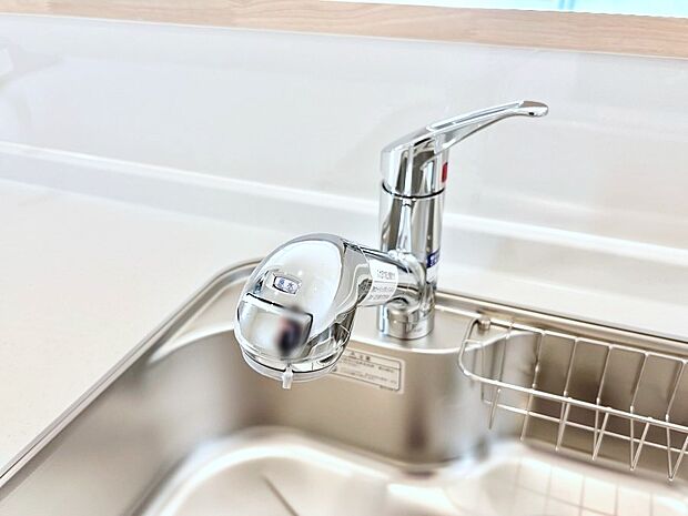 【その他設備(浄水器)】いつでも清潔なおいしいお水を。一つの水栓で水道水と浄水を使い分け。