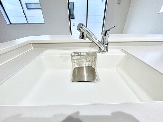【その他設備(浄水器)】いつでも清潔なおいしいお水を。一つの水栓で水道水と浄水を使い分け。