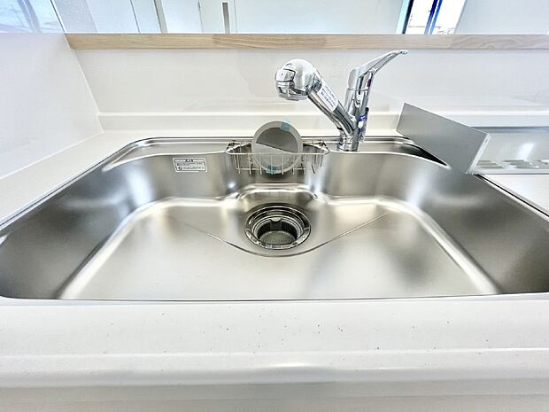【その他設備(浄水器)】いつでも清潔なおいしいお水を。一つの水栓で水道水と浄水を使い分け。