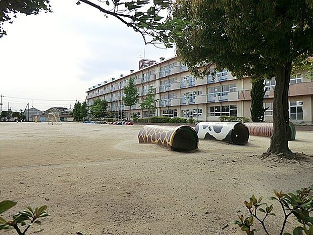 越谷市立千間台小学校(約450m)