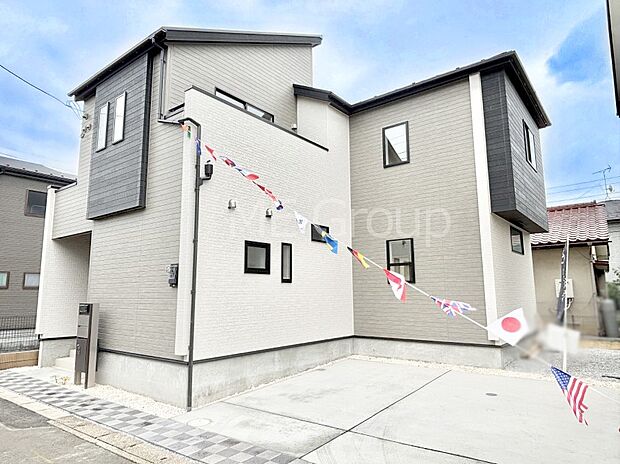【現地外観写真】上質感あふれる外観デザイン。魅力の住まいを実現。