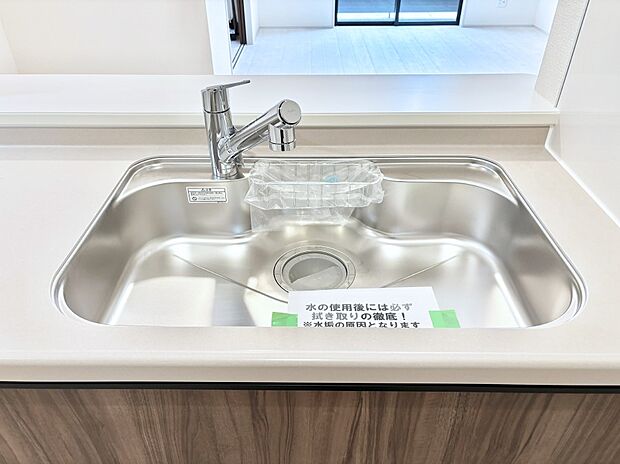 【その他設備(浄水器)】いつでも清潔なおいしいお水を。一つの水栓で水道水と浄水を使い分け。