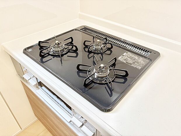 【その他設備(ガスコンロ)】三口ガスコンロでお料理が一気にはかどりそう  