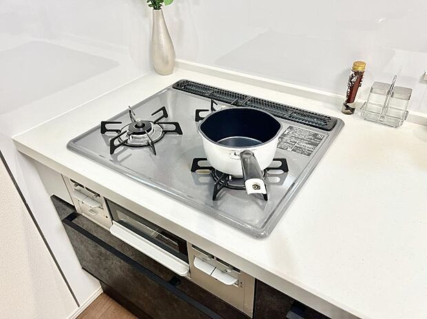 【その他設備(三ツ口コンロ)】三口ガスコンロでお料理が一気にはかどりそう