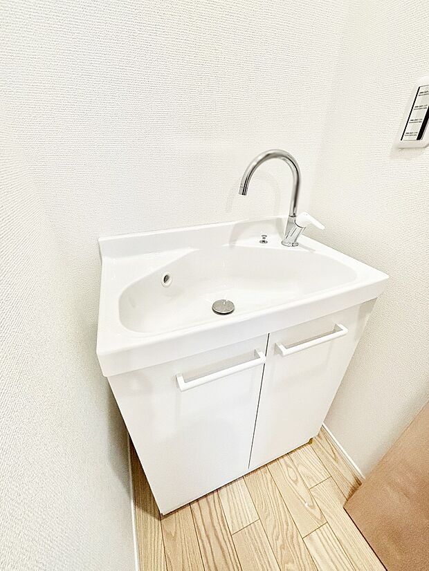 【その他設備(セカンド洗面台)】あると便利なセカンド洗面台。