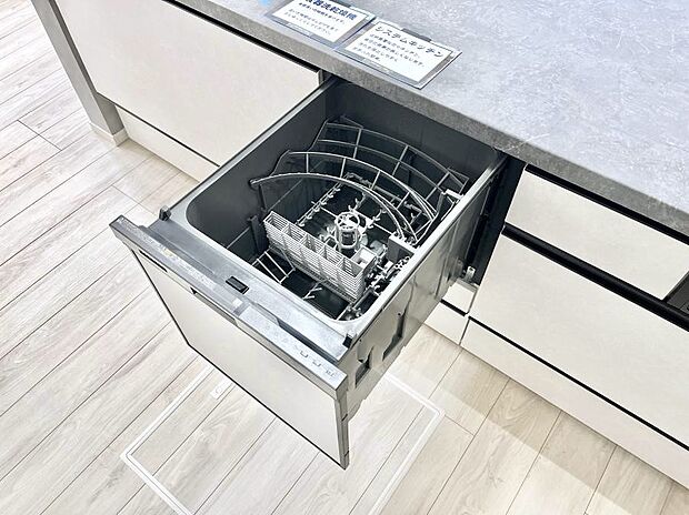 【その他設備(食洗機)】面倒なお片づけは食洗機にお任せ！家事の負担が減って、時間にも気持ちにもゆとりができます。