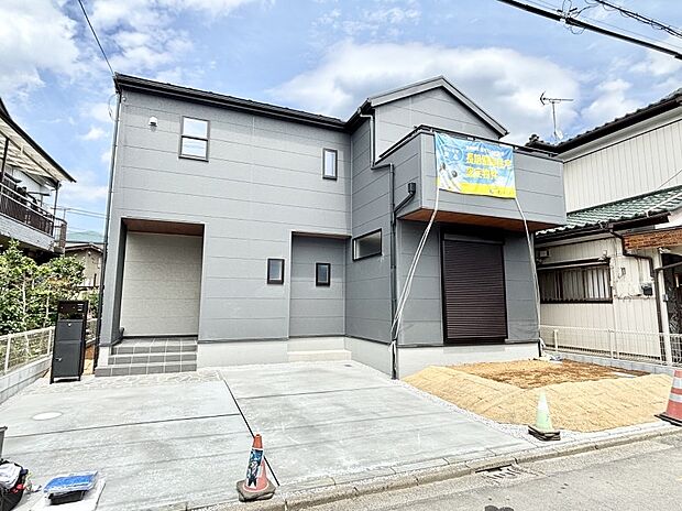 【現地外観写真】洗練された外観、上質な住空間が広がる室内は永く安心して過ごせる住居です。 