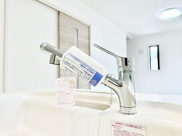 【その他設備(蛇口一体型浄水器)】いつでも清潔なおいしいお水を。一つの水栓で水道水と浄水を使い分け。
