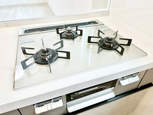 【その他設備(ガスコンロ)】三口ガスコンロでお料理が一気にはかどりそう  