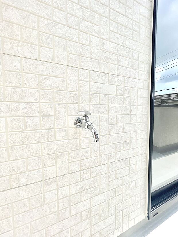 【その他設備(バルコニー水栓)】バルコニー水栓があればお掃除も楽々です。    