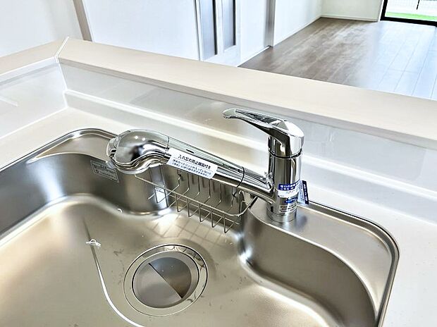 【その他設備(浄水器)】いつでも清潔なおいしいお水を。一つの水栓で水道水と浄水を使い分け。