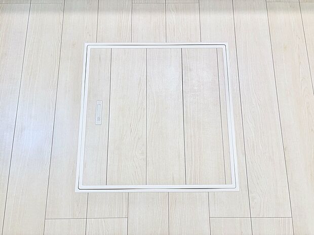 【その他設備(床下収納)】床下収納付き！日用品・非常用品の収納にも大活躍。