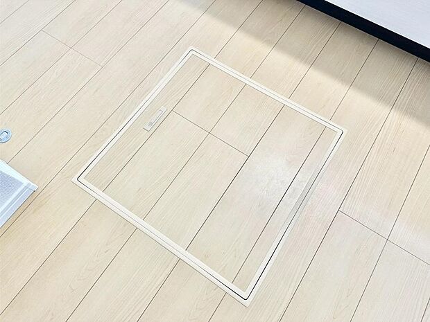 【その他設備(床下収納)】床下収納付き！日用品・非常用品の収納にも大活躍。