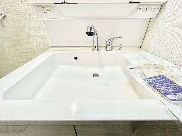 【その他設備(ハンドシャワー水栓)】ハンドシャワー付き！使いやすい洗面台。