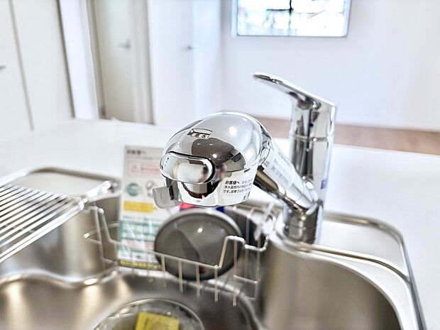 【その他設備(浄水器)】いつでも清潔なおいしいお水を。一つの水栓で水道水と浄水を使い分け。