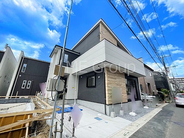 【現地外観写真】たっぷりの陽光と開放感に包まれる明るい住まい
