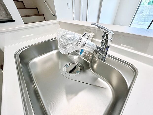 【その他設備(浄水器)】いつでも清潔なおいしいお水を。一つの水栓で水道水と浄水を使い分け。